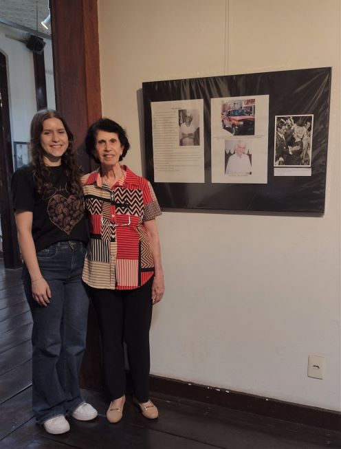 api-modulos/fotos/img/galeria_cat_culturais_35/35/13608/MARIA OLGA XAVIER (FILHA DE D. OLGA XAVIER), COM SUA NETA ANA CLARA (BISNETA DE D. OLGA), 20.03.2026.jpg